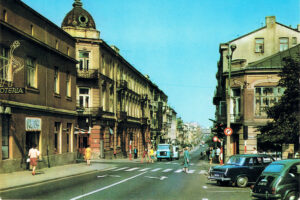 Kielce. Ulica Sienkiewicza. Lata 1969-1971. Okolice skrzyżowania ulic Sienkiewicza i Małej / źródło: fotopolska.eu