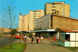 Kielce. Ulica Czarnowska. Lata 1970-1973. Kino „Romantica” / źródło: fotopolska.eu