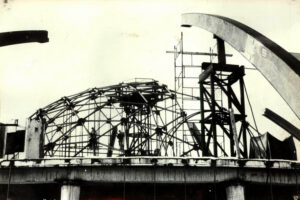 Kielce. Ulica Czarnowska. Lata 1975-1979. Budowa dworca PKS / źródło: facebook.com/kieleckieinwestycje