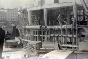 Kielce. Ulica Czarnowska. Lata 1975-1979. Budowa dworca PKS / źródło: facebook.com/kieleckieinwestycje