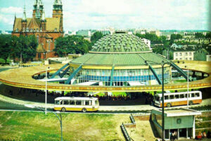Kielce. Ulica Czarnowska. Lata 1984-1989. Dworzec autobusowy / źródło: facebook.com/KielceNaPrzestrzeniLat
