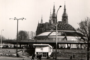 Kielce. Ulica Czarnowska. Lata 1987-1992. Dworzec autobusowy / źródło: fotopolska.eu