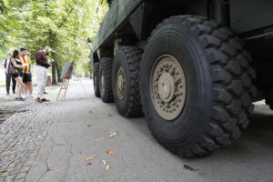 Kielczanie poczuli klimat MSPO w centrum miasta - Radio Kielce