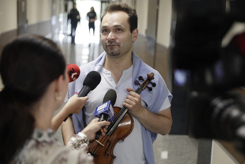 Na Politechnice Świętokrzyskiej zeskanowano skrzypce Stradivariusa - Radio Kielce Na Politechnice Świętokrzyskiej zeskanowano skrzypce Stradivariusa