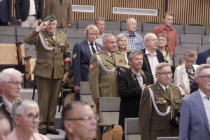 Walczyli, by dziś dzieci nie musiały do szkoły chodzić boso - Radio Kielce