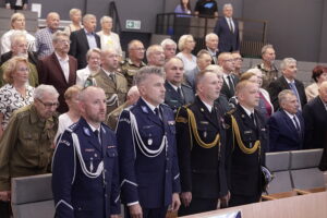 Walczyli, by dziś dzieci nie musiały do szkoły chodzić boso - Radio Kielce