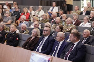 Walczyli, by dziś dzieci nie musiały do szkoły chodzić boso - Radio Kielce