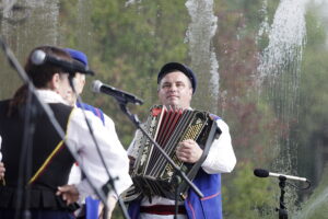 W Tokarni śpiewano i opowiadano o kulturze ludowej - Radio Kielce
