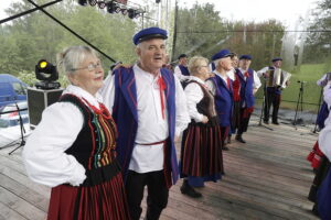W Tokarni śpiewano i opowiadano o kulturze ludowej - Radio Kielce