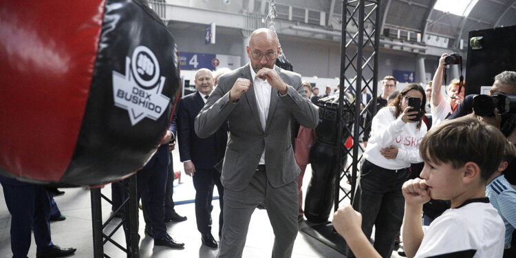 19.09.2025 Kielce.  Forum Polskiego Boksu na Targach Kielce. Minister sportu Jakub Rutnicki / Fot. Jarosław Kubalski - Radio Kielce