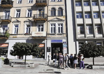 20.09.2025 Kielce. Spacer śladami Gustawa Herlinga-Grudzińskiego/ Fot. Jarosław Kubalski - Radio Kielce