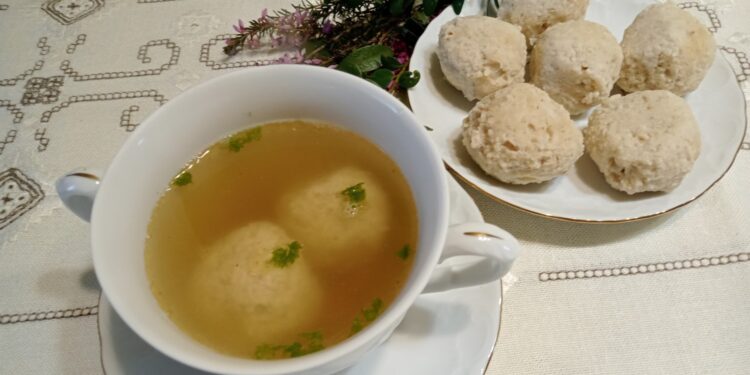Gołecki z kaszy jaglanej w rosole