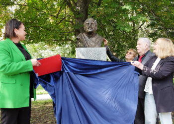19.09.2025 Kielce. Aleja Sław. Odsłoniecie popiersia Stanisława Nyczaja / Fot. Jarosław Kubalski - Radio Kielce