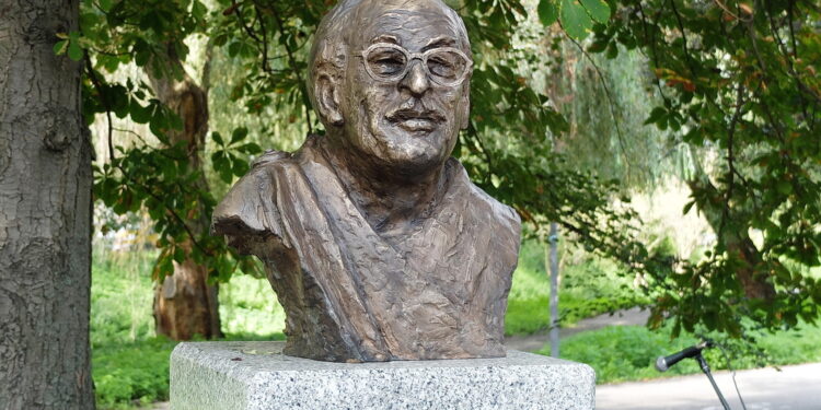 19.09.2025 Kielce. Aleja Sław. Odsłoniecie popiersia Stanisława Nyczaja / Fot. Jarosław Kubalski - Radio Kielce