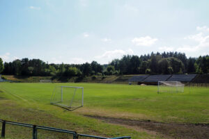 11.09.2025. Skarżysko-Kamienna. Podpisano umowę dotyczącą przebudowy stadionu miejskiego w Skarżysku-Kamiennej, z którego korzysta między innymi klub Granat / źródło: um.skarzysko.pl
