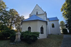 Kościół pod wezwaniem św. Apostołów Piotra i Pawła w Waśniowie / Fot. Dorota Klusek - Radio Kielce