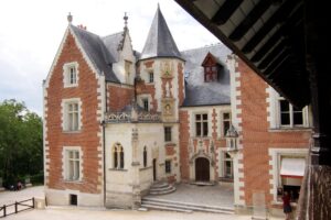 Muzyczne podróże przez świat. Zamki nad Loarą. Francja. Zamek w Clos Luce / Źródło: Wikipedia