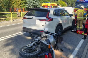 Uwaga wypadek. Ratownicy zabrali kierowcę - Radio Kielce