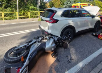 Uwaga wypadek. Ratownicy zabrali kierowcę