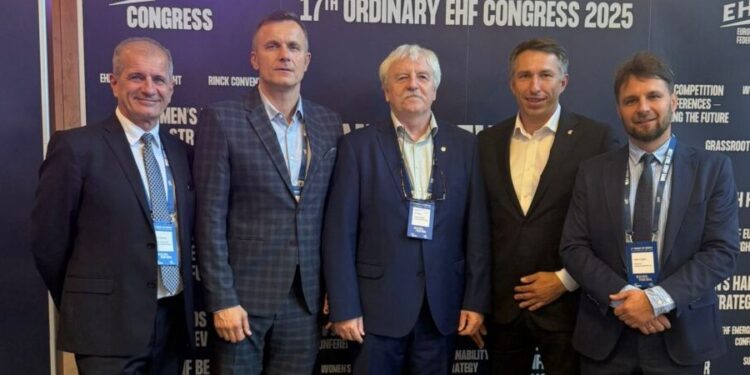 Na zdjęciu (drugi od lewej) Radosław Wasiak / Fot. EHF / Kolektiff
