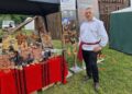 Jest moda na naczynia, świątki, kapliczki, anioły i diabły z gliny