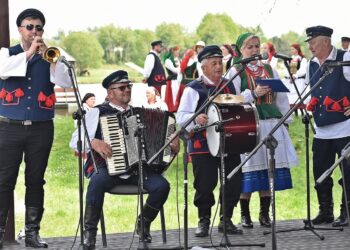 Buskie Spotkania z Folklorem - przegląd rejonowy w Ciekotach / Fot. Centrum Edukacji i Kultury Szklany Dom