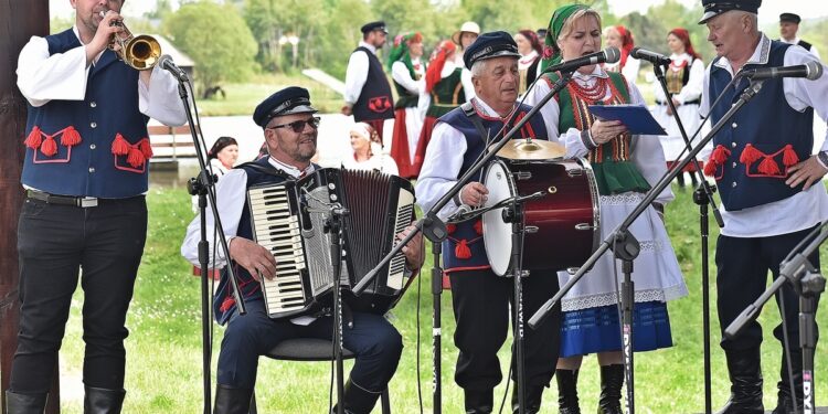 Buskie Spotkania z Folklorem - przegląd rejonowy w Ciekotach / Fot. Centrum Edukacji i Kultury Szklany Dom