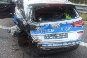 Karambol pięciu samochodów. Ranni policjanci - Radio Kielce