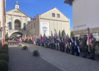 Pielgrzymka „zbrojeniówki” do skarżyskiej Ostrej Bramy