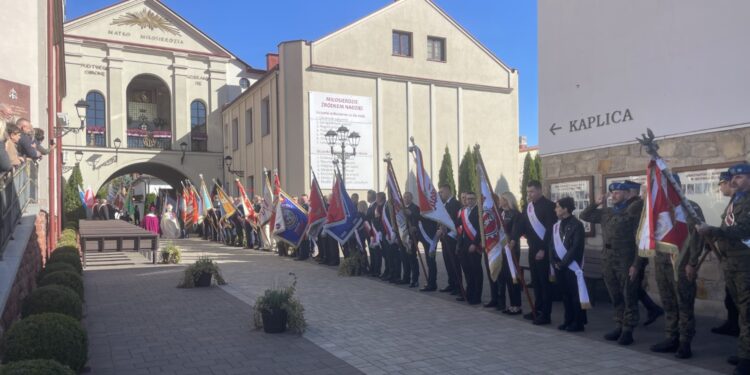 Pielgrzymka „zbrojeniówki” do skarżyskiej Ostrej Bramy