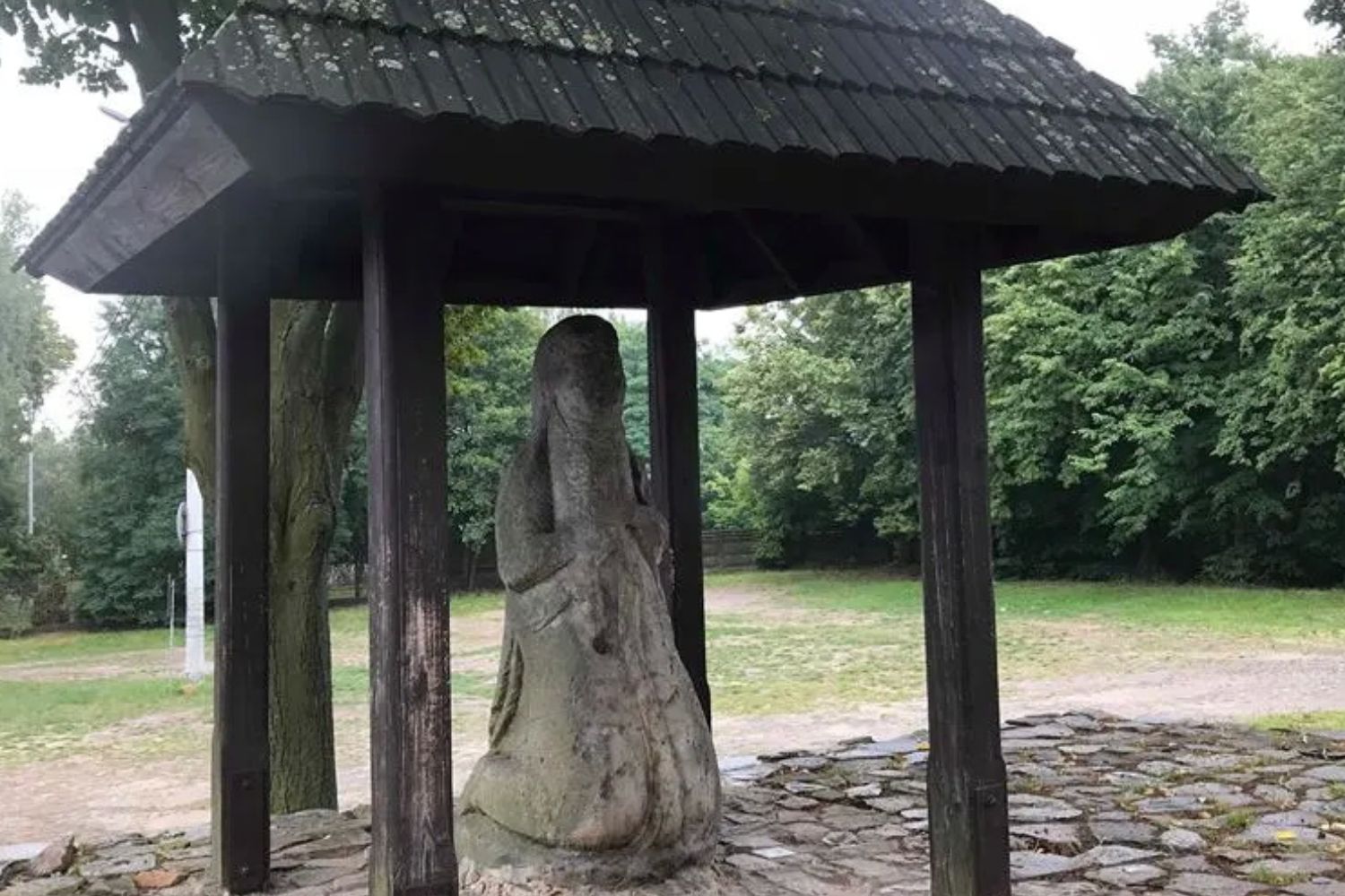 Biskup chciał przenieść sławny posąg pielgrzyma