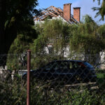 10.09.2025. Wyryki. Zniszczony przez drona dach budynku mieszkalnego w miejscowości Wyryki. W nocy przestrzeń powietrzna Polski została wielokrotnie naruszona przez rosyjskie drony / Fot. PAP - Wojtek Jargiło