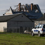 10.09.2025. Wyryki. Zniszczony przez drona dach budynku mieszkalnego w miejscowości Wyryki. W nocy przestrzeń powietrzna Polski została wielokrotnie naruszona przez rosyjskie drony / Fot. PAP - Wojtek Jargiło