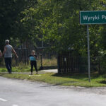 10.09.2025. Wyryki. Zniszczony przez drona dach budynku mieszkalnego w miejscowości Wyryki. W nocy przestrzeń powietrzna Polski została wielokrotnie naruszona przez rosyjskie drony / Fot. PAP - Wojtek Jargiło