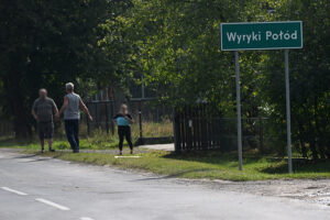 10.09.2025. Wyryki. Zniszczony przez drona dach budynku mieszkalnego w miejscowości Wyryki. W nocy przestrzeń powietrzna Polski została wielokrotnie naruszona przez rosyjskie drony / Fot. PAP - Wojtek Jargiło