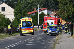 10.09.2025. Wyryki. Zniszczony przez drona dach budynku mieszkalnego w miejscowości Wyryki. W nocy przestrzeń powietrzna Polski została wielokrotnie naruszona przez rosyjskie drony / Fot. PAP - Wojtek Jargiło