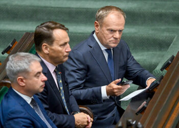 10.09.2025. Warszawa Premier Donald Tusk, wicepremier, minister spraw zagranicznych Radosław Sikorski i wicepremier, minister cyfryzacji Krzysztof Gawkowski podczas posiedzenia Sejmu w Warszawie / Fot. PAP - Radek Pietruszka