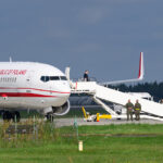 11.09.2025. Poznań Krzesiny. Prezydent RP Karol Nawrocki na terenie 31. Bazy Lotnictwa Taktycznego Poznań Krzesiny / Fot. PAP - Jakub Kaczmarczyk