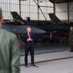 11.09.2025. Poznań Krzesiny. Prezydent RP Karol Nawrocki na terenie 31. Bazy Lotnictwa Taktycznego Poznań Krzesiny / Fot. PAP - Jakub Kaczmarczyk