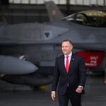 11.09.2025. Poznań Krzesiny. Prezydent RP Karol Nawrocki na terenie 31. Bazy Lotnictwa Taktycznego Poznań Krzesiny / Fot. PAP - Jakub Kaczmarczyk