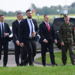 11.09.2025. Poznań Krzesiny. Prezydent RP Karol Nawrocki na terenie 31. Bazy Lotnictwa Taktycznego Poznań Krzesiny / Fot. PAP - Jakub Kaczmarczyk