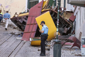 Portugalia. Lizbona. Wypadek kolejki linowo-terenowej / Fot. PAP/EPA - Tiago Petinga