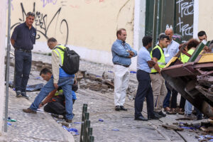 Portugalia. Lizbona. Wypadek kolejki linowo-terenowej / Fot. PAP/EPA - Tiago Petinga
