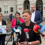 Władze Kielc chcą pomóc mieszkańcom w zbieraniu zużytej odzieży