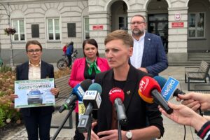 Władze Kielc chcą pomóc mieszkańcom w zbieraniu zużytej odzieży
