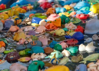 Eksperci: należy zmniejszyć ekspozycję dzieci na plastik