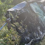 Rozbity samochód, a kierowca zbiegł z miejsca zdarzenia - Radio Kielce