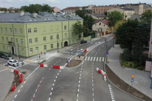 Auta wrócą na ulice w centrum. Znana jest data - Radio Kielce
