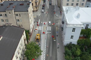 Auta wrócą na ulice w centrum. Znana jest data - Radio Kielce
