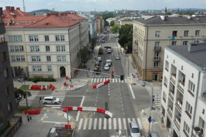 Auta wrócą na ulice w centrum. Znana jest data - Radio Kielce